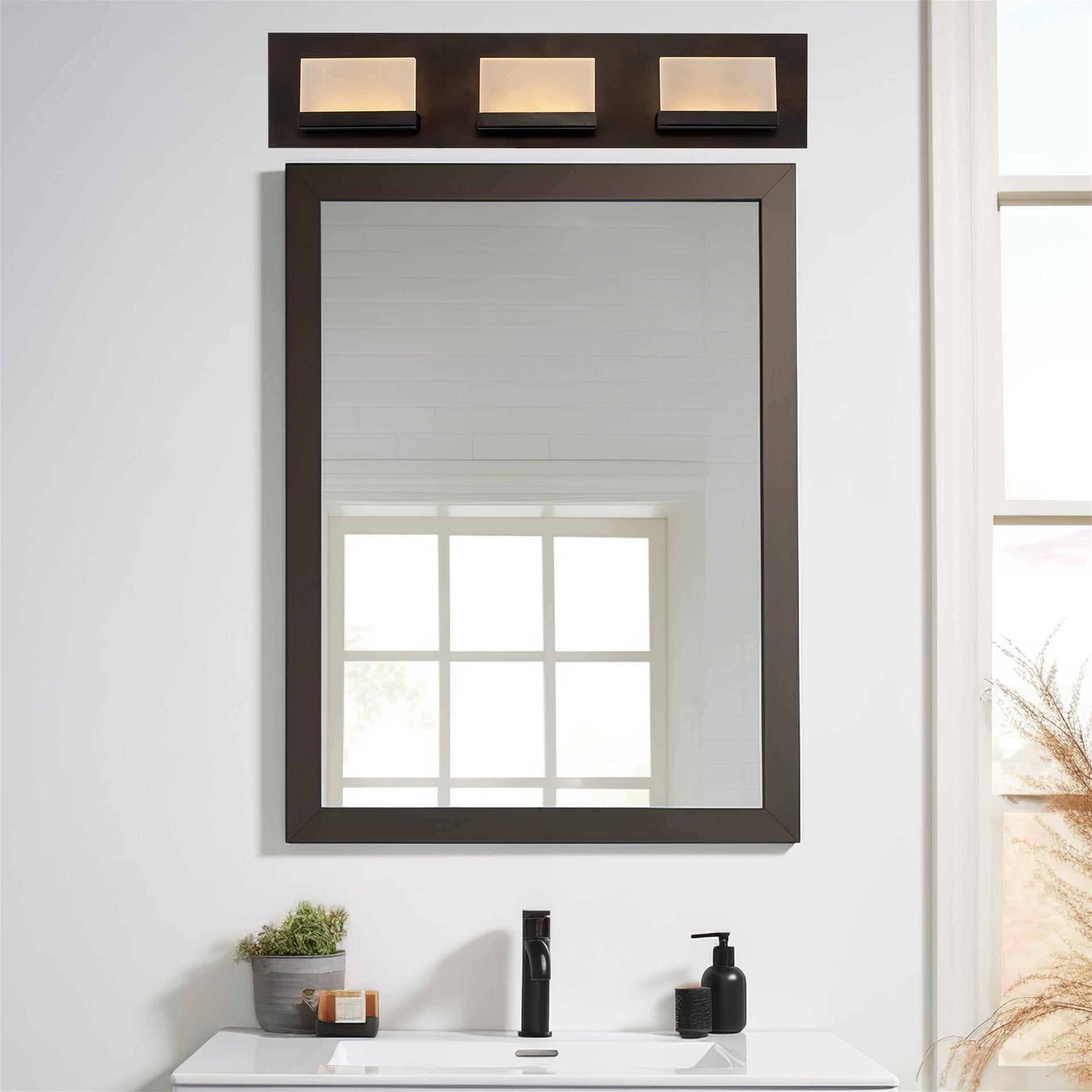 Kira Home Everett 24" 30W Integrated LED Bathroom/ Light, Rectangular Acrylic