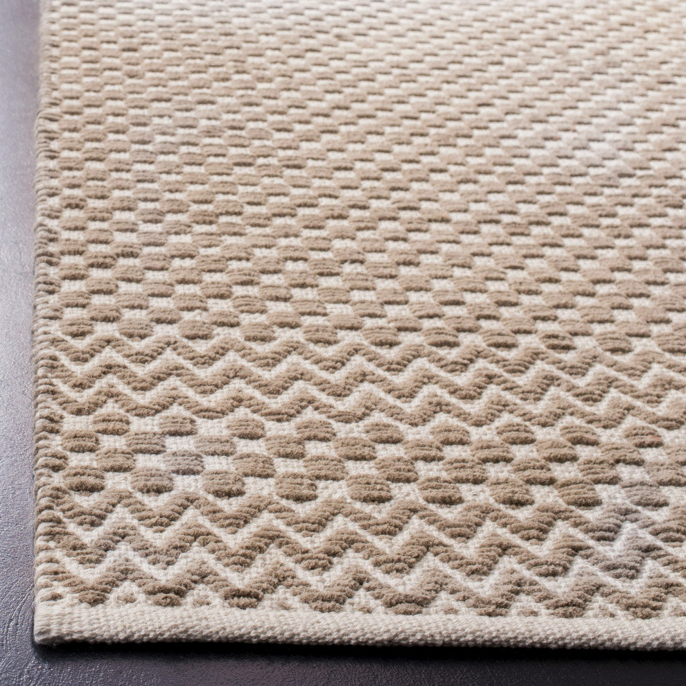 Safavieh Boston BOS686E 6' Square Taupe Rug