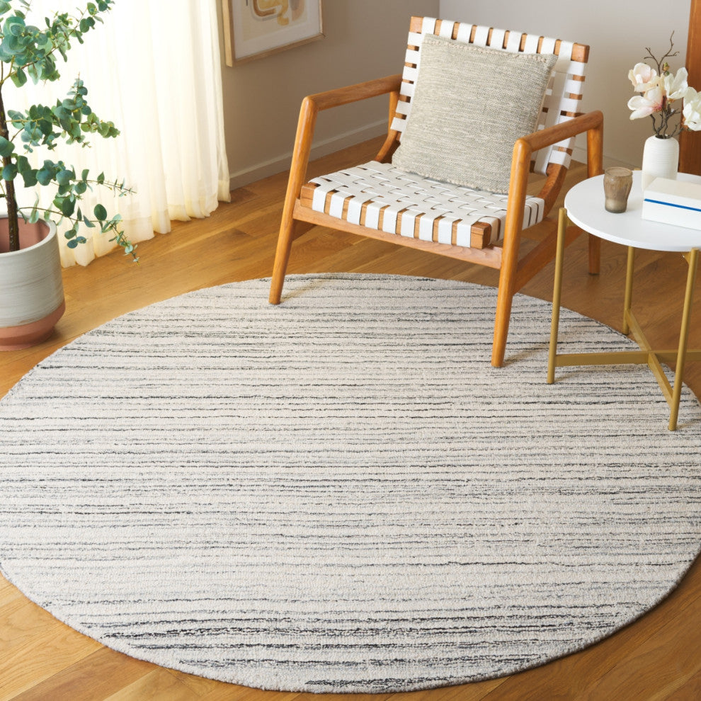Safavieh Couture Ebony Collection EBN135 Rug, Grey/Ivory, 6' Round