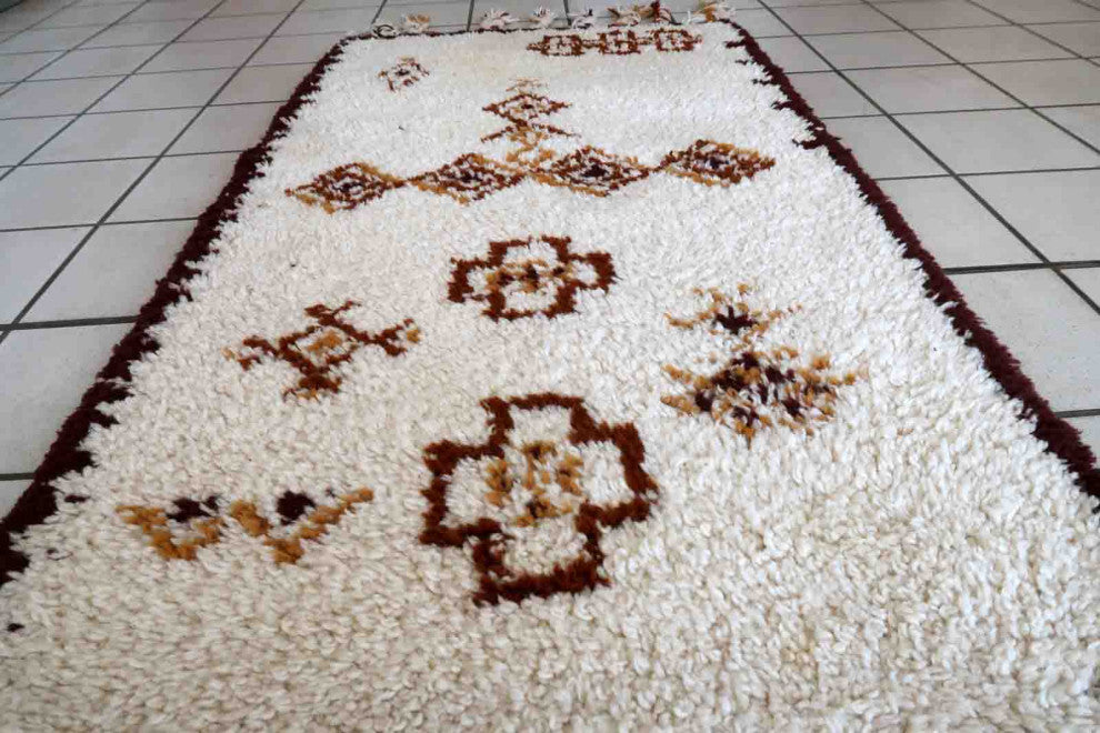 Handmade Vintage Moroccan Berber Rug 2.4'x4.4', 74cmx136cm 1970s