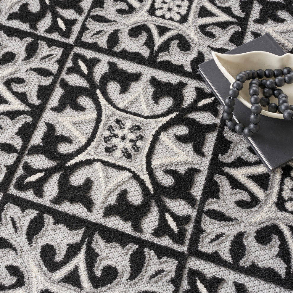 Nourison Aloha 7'10" Round Black White Contemporary Area Rug