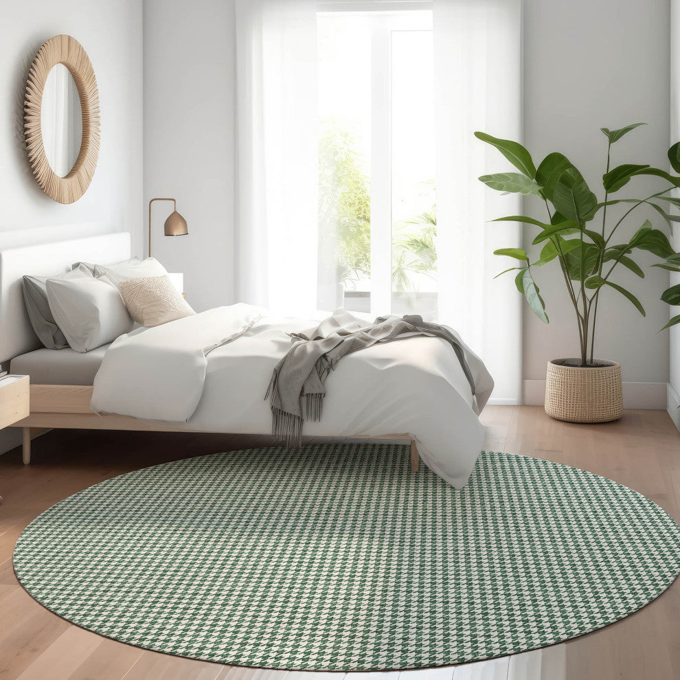Indoor/Outdoor Hinton HN1 Green Machine Washable 8' x 8' Rug