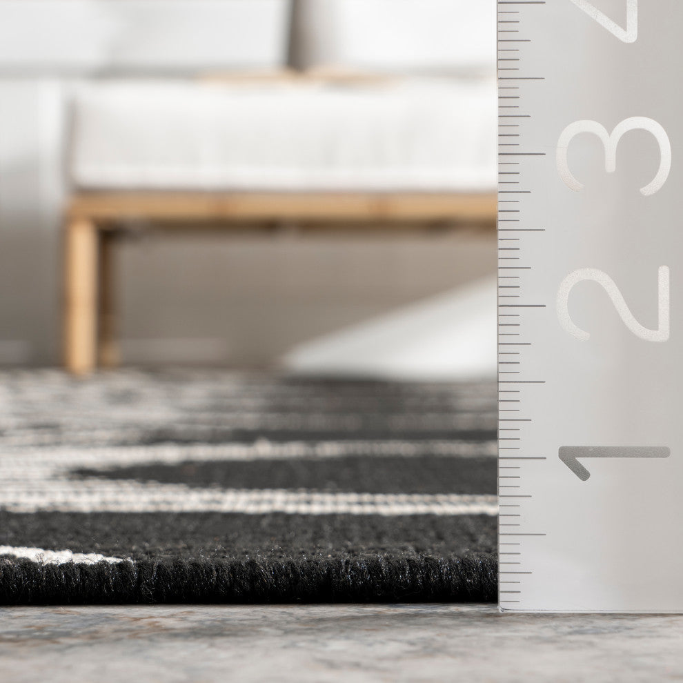 Nuloom Ranya Tribal Indoor/Outdoor Contemporary Area Rug, Black 4'X6'