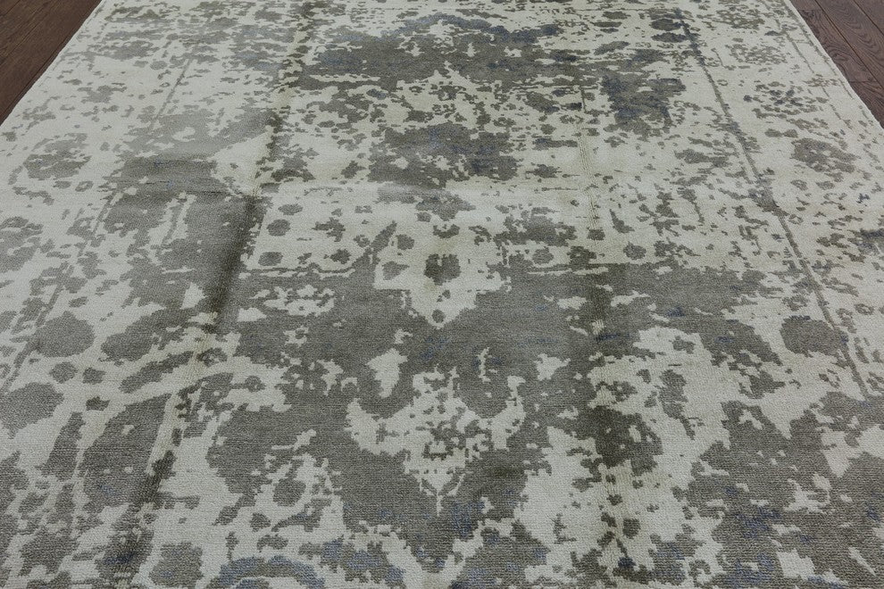Oriental Heriz Ivory and Beige Silk Hand-Knotted Rug, 8'x10'