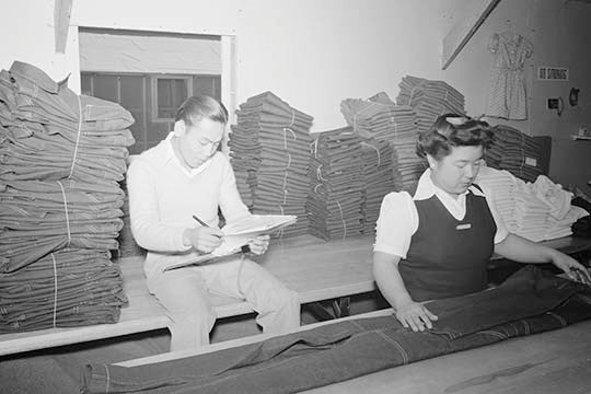 Bert K. Miura and Toshiko Kadonada, Bundling and Shipping- Canvas Poster