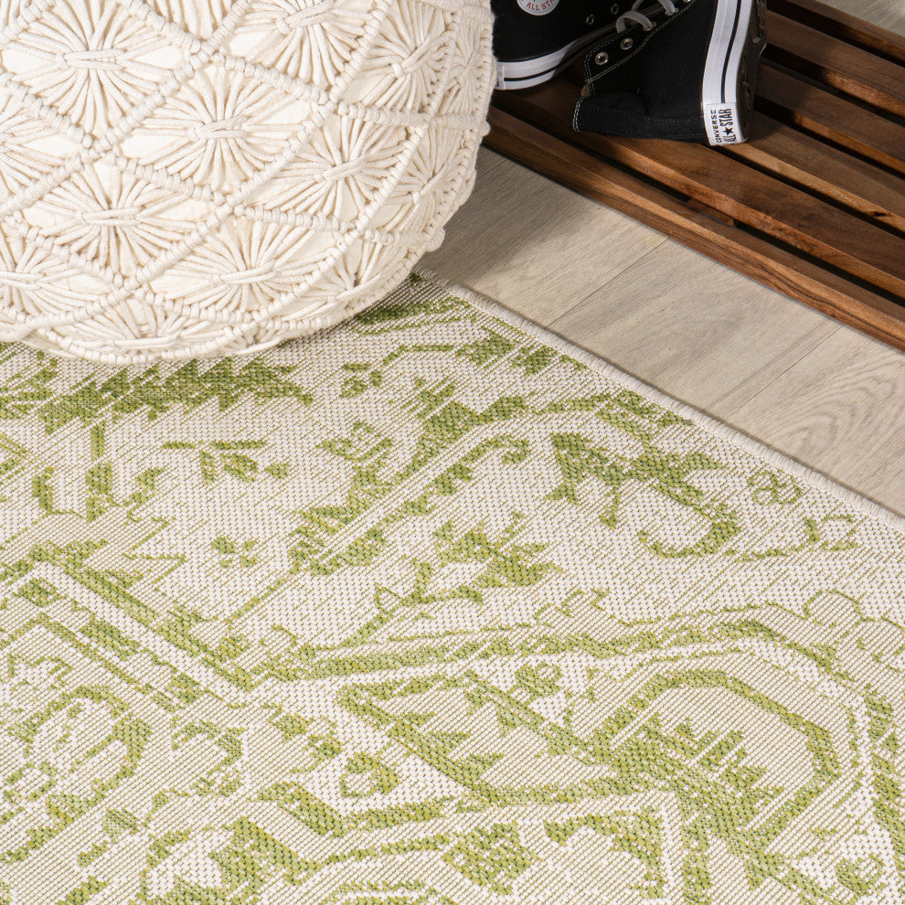 Estrella Bohemian Medallion Textured Weave Indoor/Outdoor, Cream/Green, 5' Round