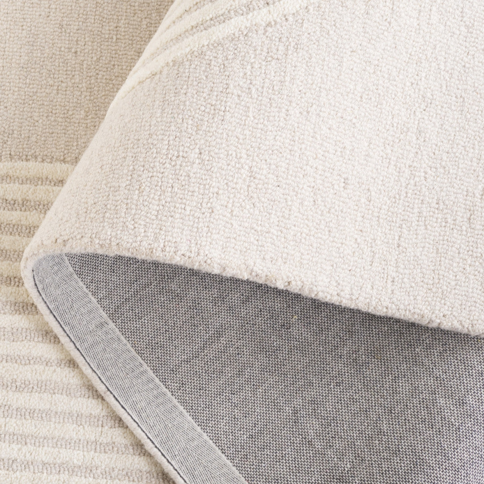 Safavieh Couture Ebony Collection EBN125 Rug, Beige/Ivory, 4'x6'