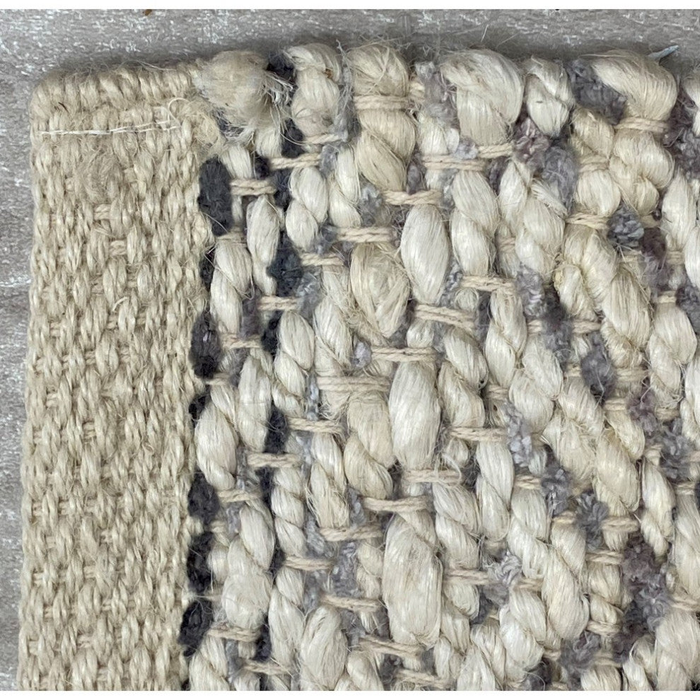 5" x 7" Gray and White Diamonds Area Rug