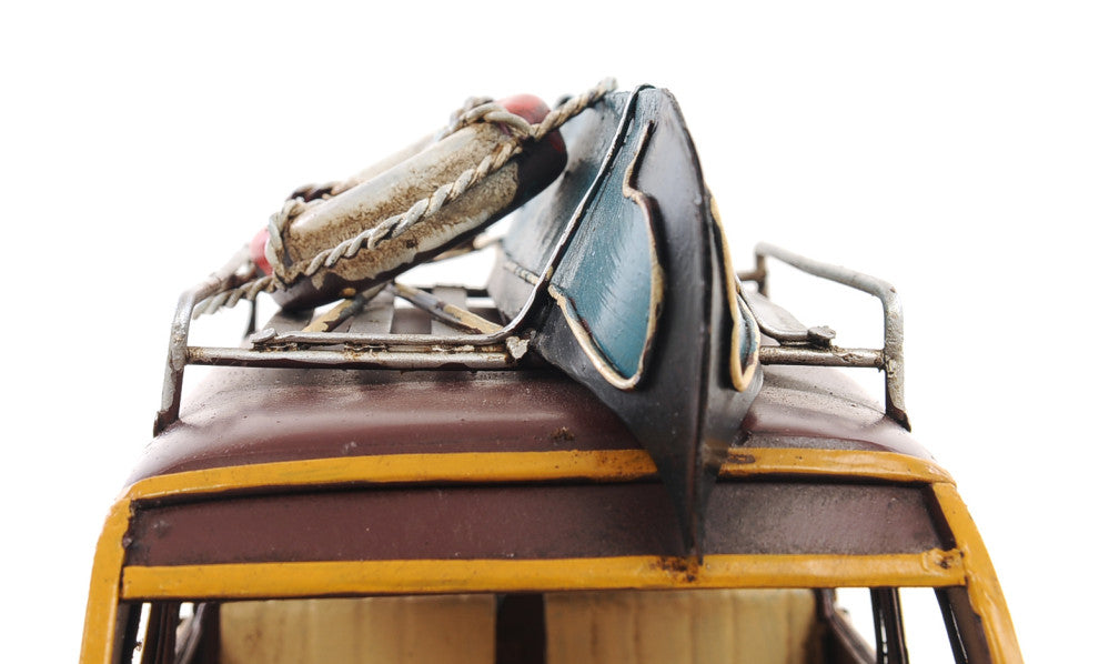 1947 Chevrolet Suburban With Canoe 1:12