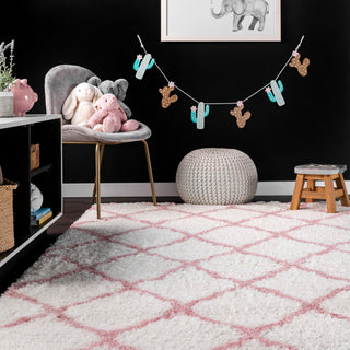 Nuloom Soft and Plush Cloudy Shag Trellis Rug, Baby Pink 4'x6'