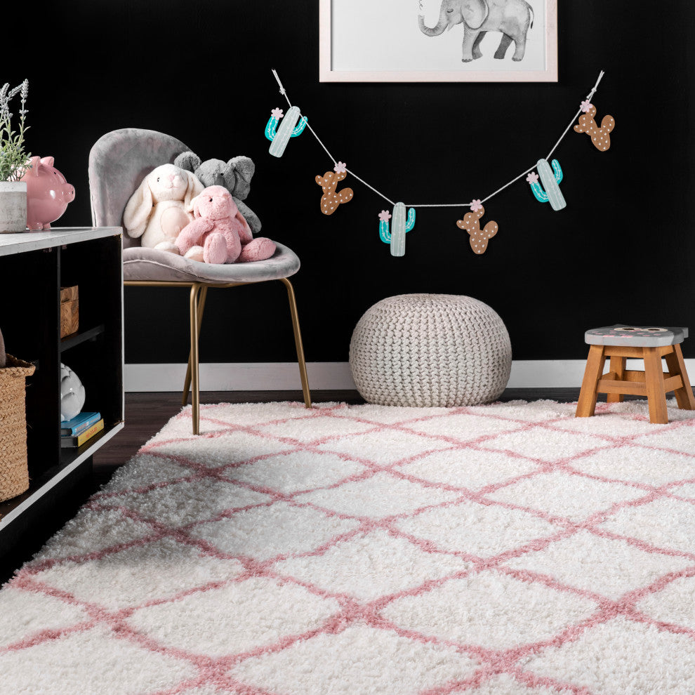 Nuloom Soft and Plush Cloudy Shag Trellis Rug, Baby Pink 4'x6'
