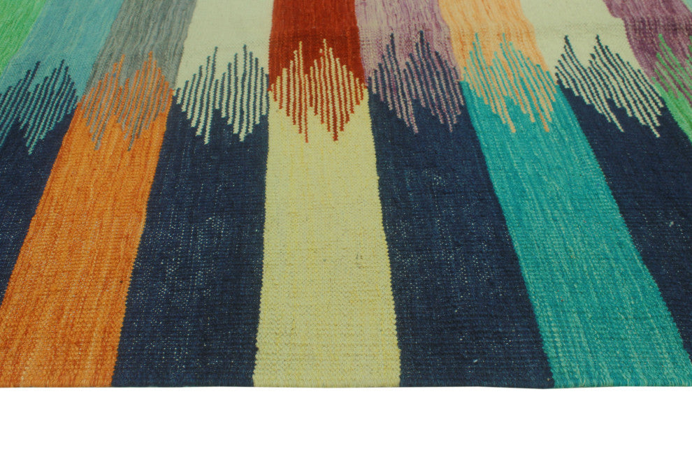 Winchester Kilim FeLight on Ivory/Blue Rug, 6'5x9'10