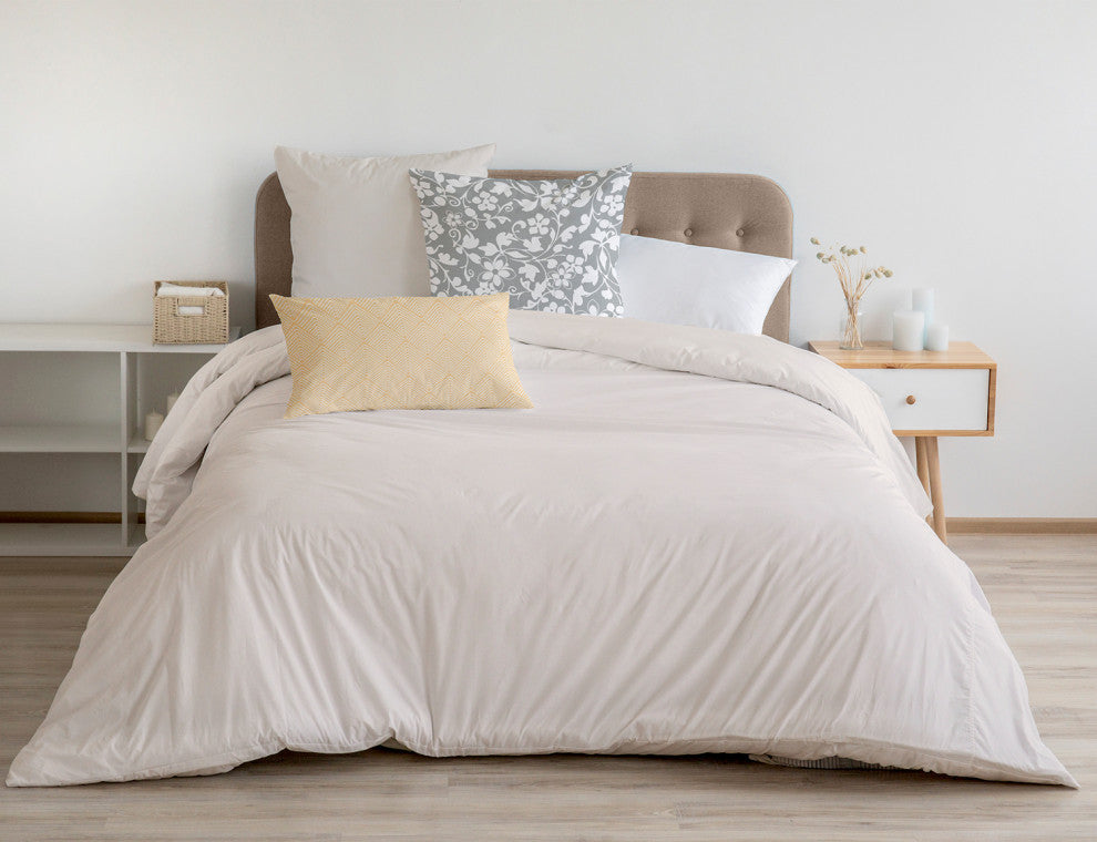 Evelyn Decorative Throw Pillow, Lunar, 18"x18"