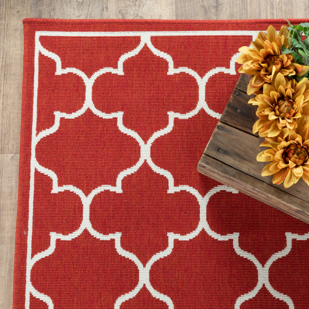 Madelina Lattice Red and Ivory Indoor or Outdoor Area Rug, 7'10" Round
