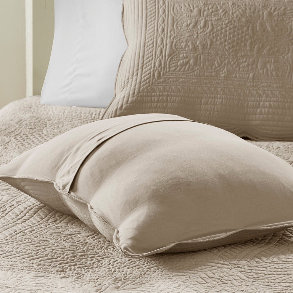 Madison Park Tuscany 3 Piece Reversible Scalloped Edge Quilt Set
