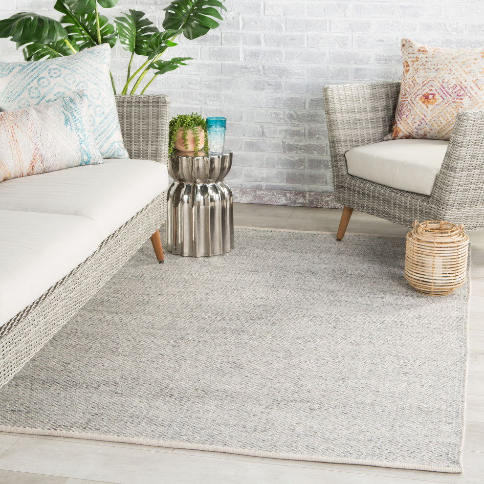 Jaipur Living Lamanda Indoor/Outdoor Solid Light Gray/Ivory Area Rug, 4'x6'