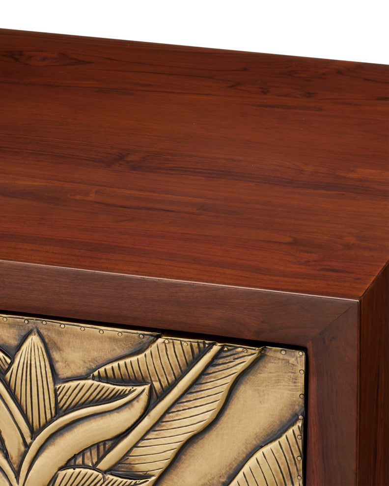 Close-up of wood/top edge detail