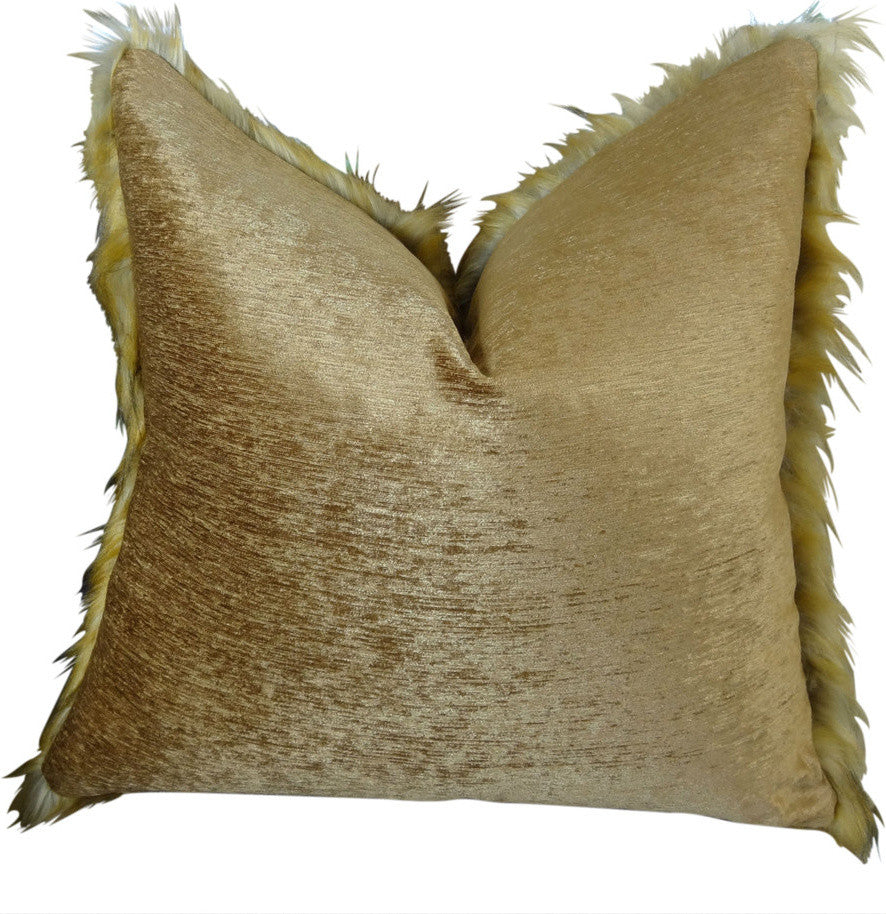 Plutus Mountain Coyote Handmade Throw Pillow, (16" x 16")