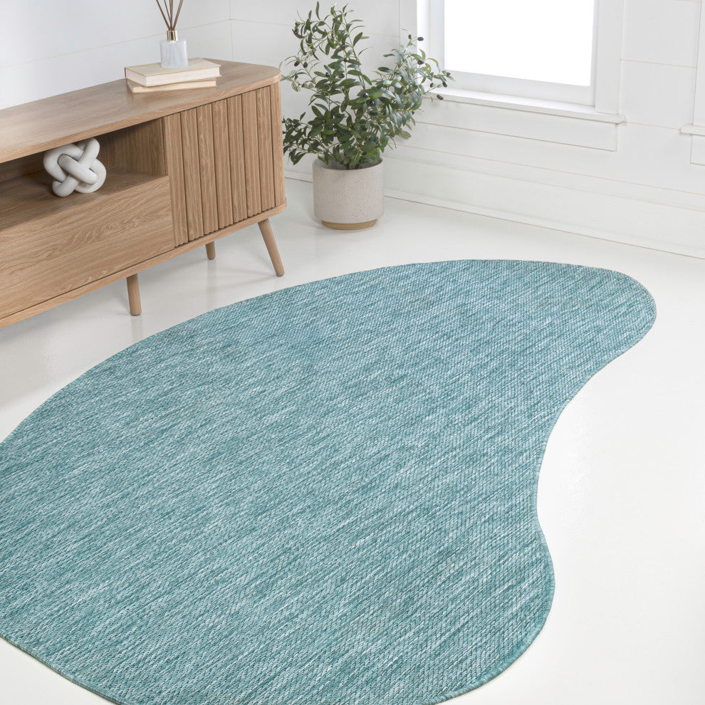 Evan Modern Rustic Organic Curve Indoor/Outdoor Shaped Area Rug