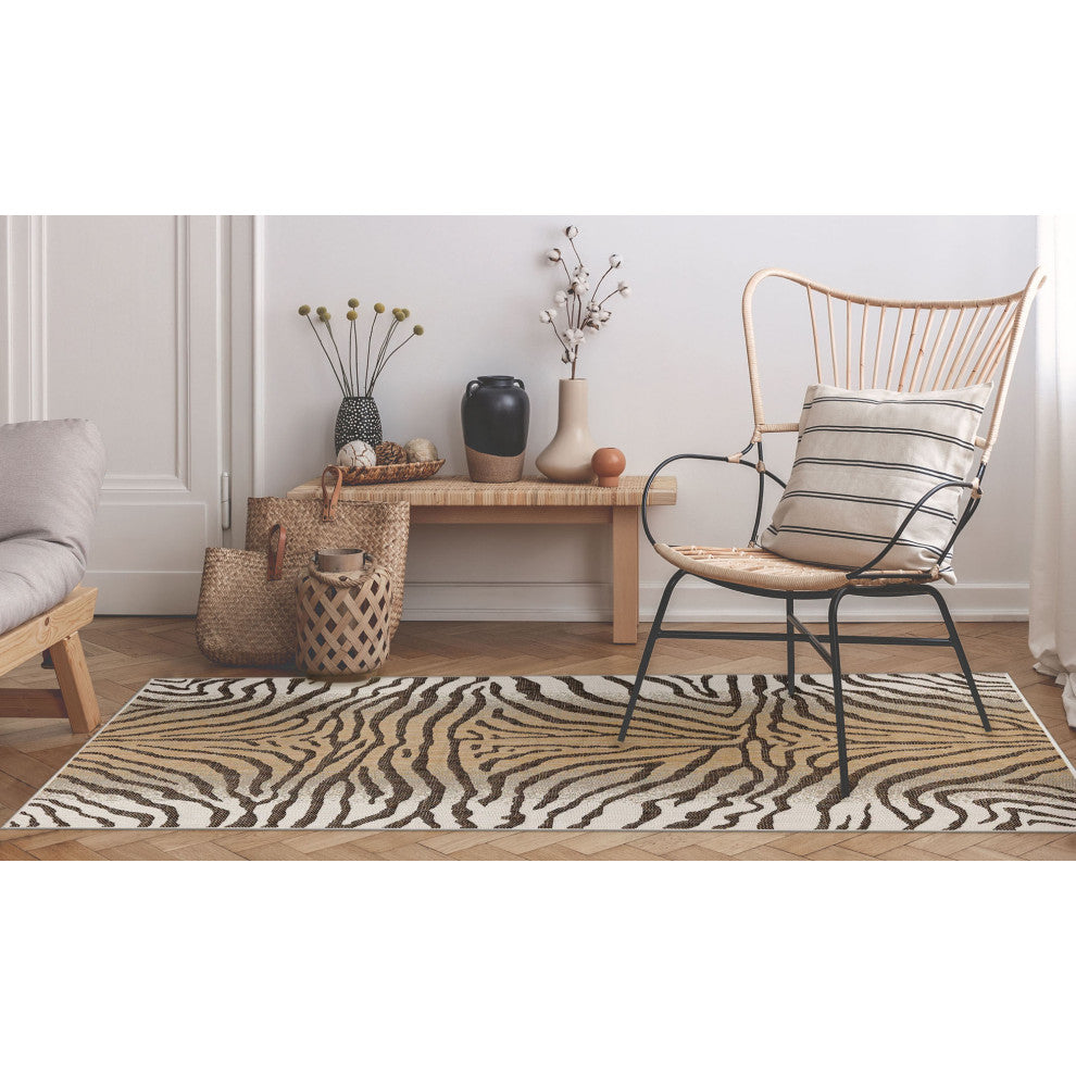 Carmel Zebra Indoor/Outdoor Rug Sand, 7'10"x9'10"