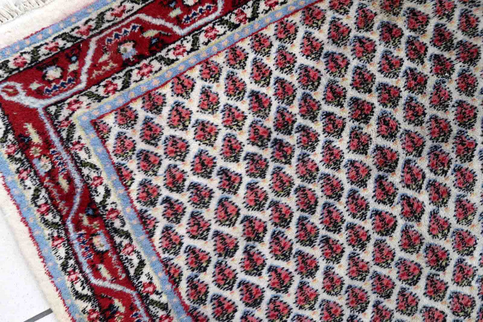Handmade Vintage Indian Seraband Rug 3'x5.3', 94cmx162cm 1970s