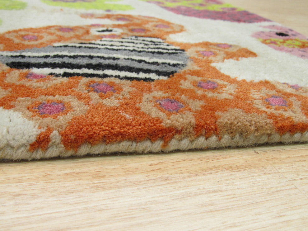 EORC Ivory Hand-Tufted Wool Kid's Elephant Rug, 4'x6'