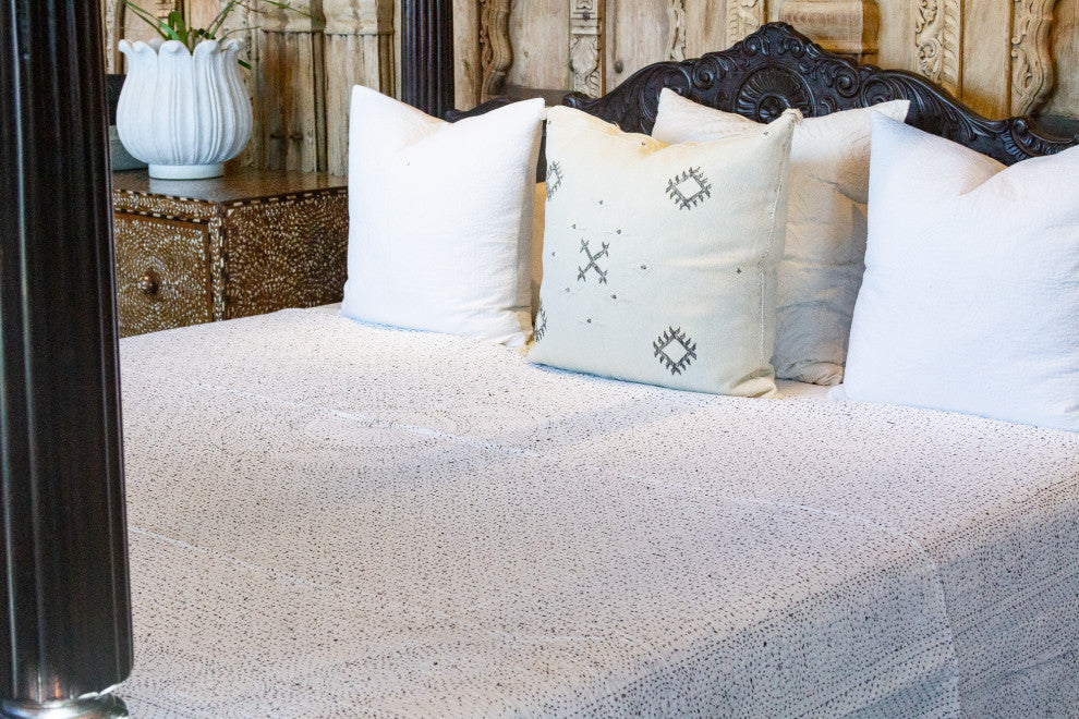 Arjuni Filanan Embroidered Bed Cover