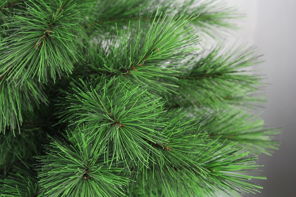 6 feet Artificial Christmas Pine Tree with 589 Feel-Real needle tips