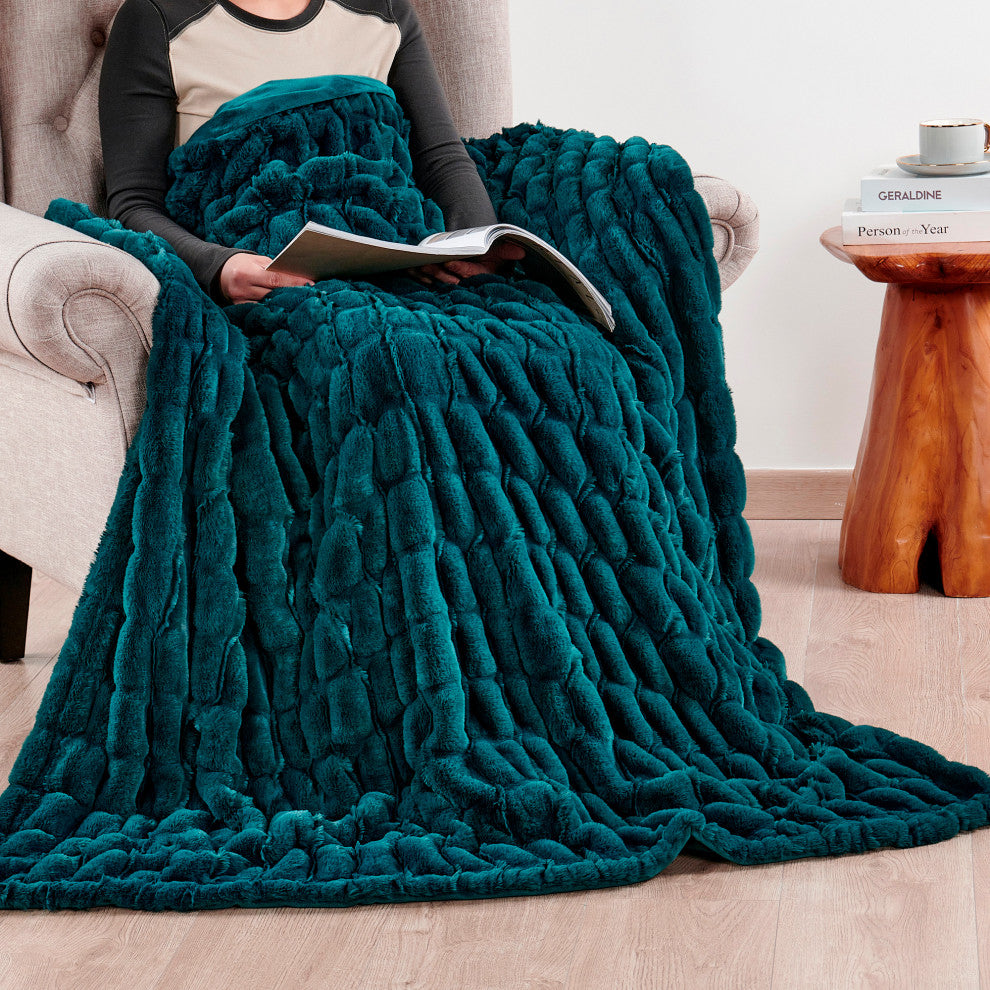 Stretchy Solid Color Faux Fur Throw