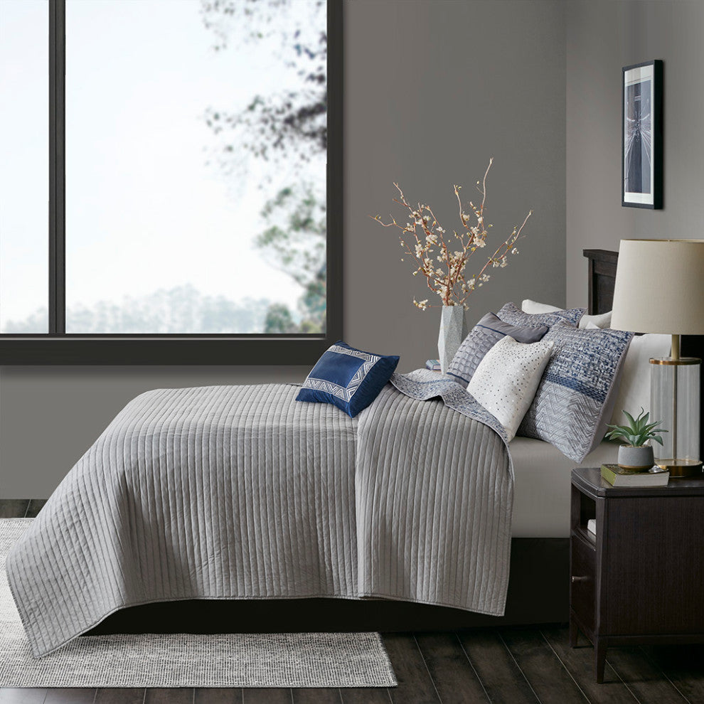 Madison Park Rhapsody 6 Piece Reversible Jacquard Quilt Set With Throw Pillows