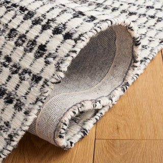 Safavieh Casablanca Collection CSB425Z Rug, Black/Ivory, 4' X 6'