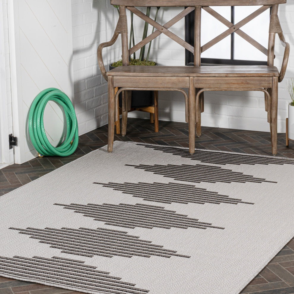 Vinales Diamond Stripe Indoor/Outdoor Area Rug, Light Gray/Black, 5x8