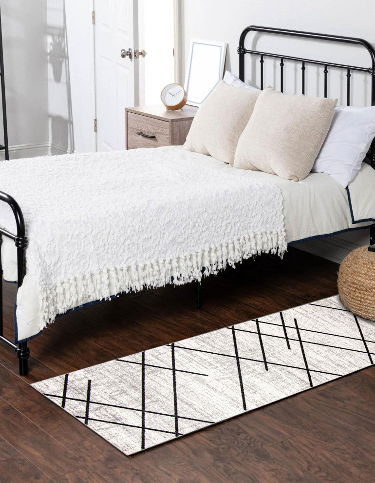 Aqua Damali Area Rug, Ivory/Black, 2'6"x8'