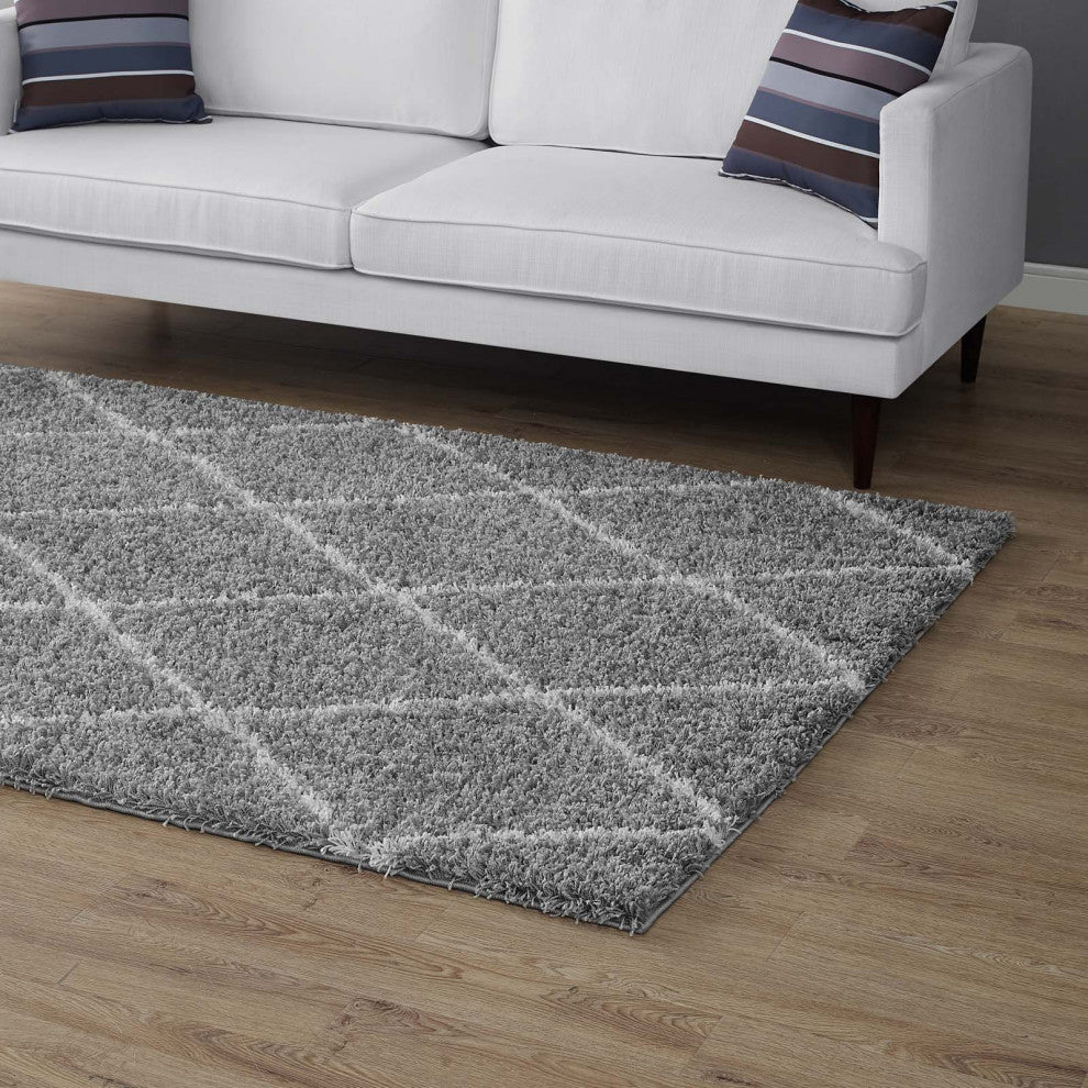 Gray and Ivory Toryn Diamond Lattice 5x8 Shag Area Rug