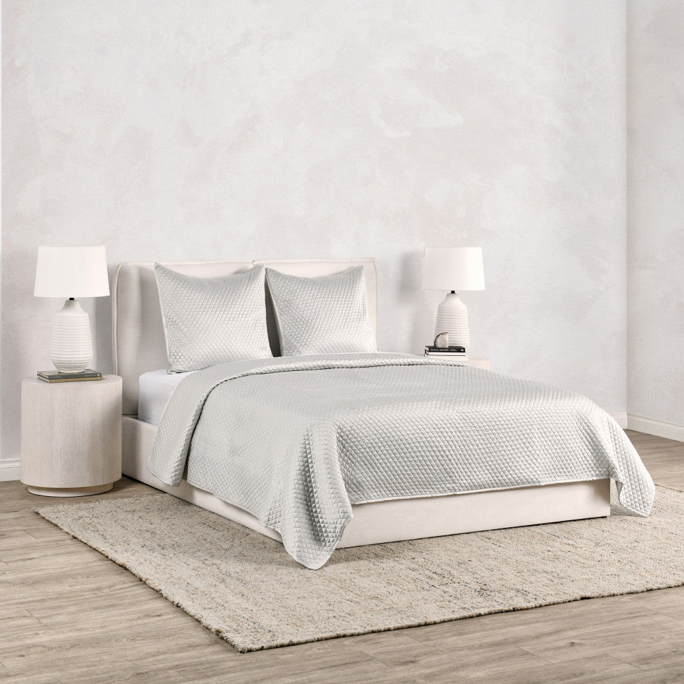 Winthrop 100% Sateen Silver Quilt by Kosas Home, Silver Gray, King