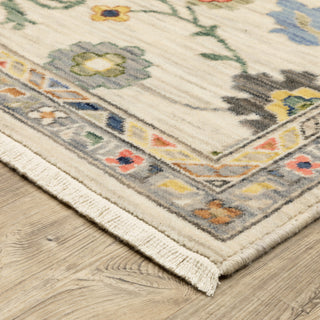 Leoness Vintage Traditional Ivory/ Multi Area Rug, 9'10" x 12'10"
