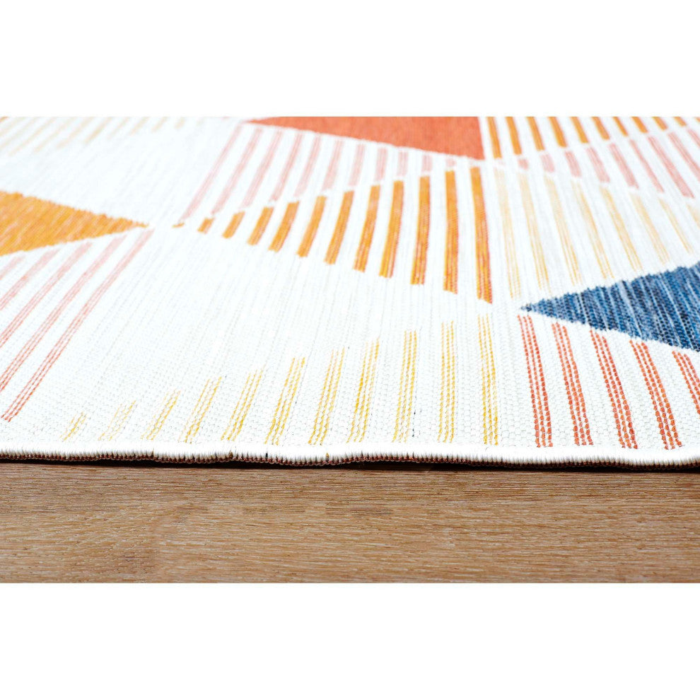 Plaza Triangles Reversible Indoor/ Outdoor Area Rug, Multi, 5'3"x7'3"