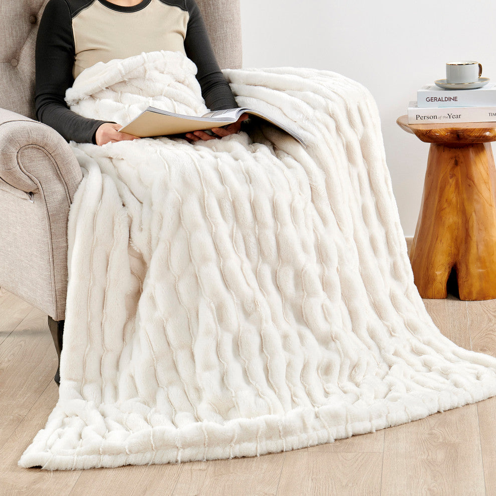 Stretchy Solid Color Faux Fur Throw