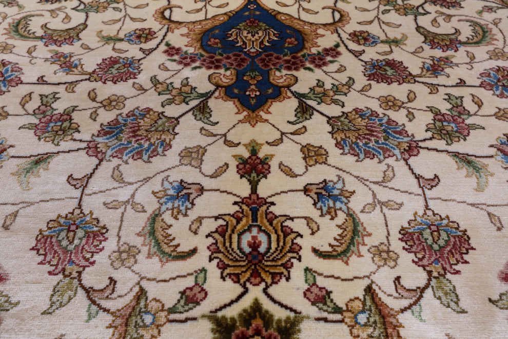 High End Persian 100% Silk Hand Knotted Rug6' 0" X 9' 0'' Q4810