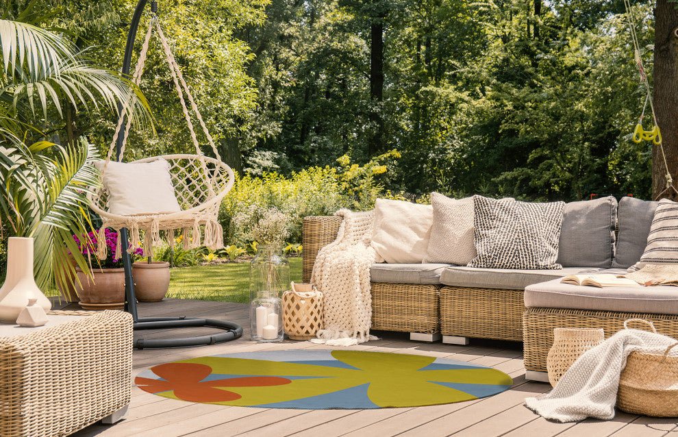 Bold Flowers Modern & Contemporary Chenille Area Rug