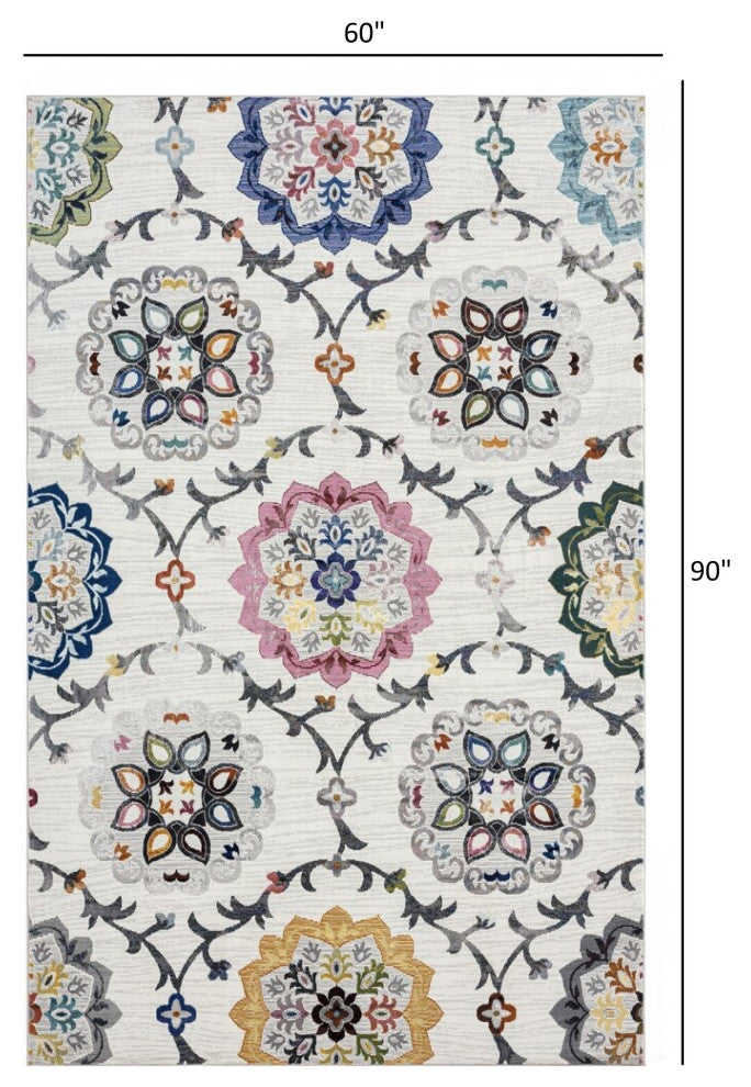 5'x8' White Floral Quatrefoil Area Rug