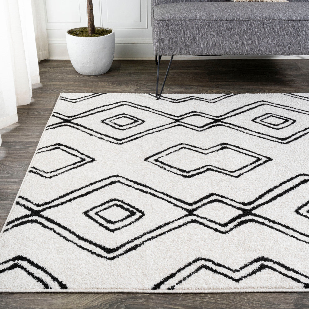 Deia Moroccan Style Diamond Shag, White/Black, 8'x10'