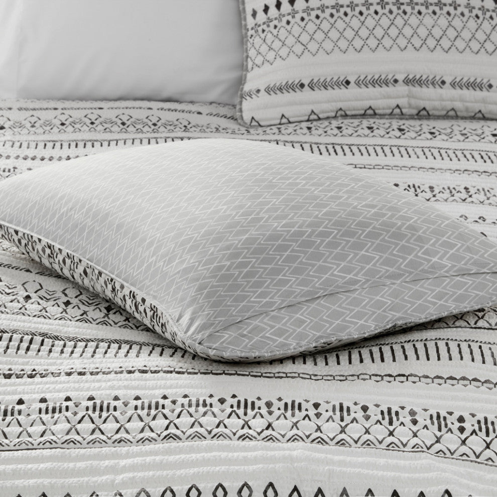 Madison Park Fraser 3 Piece Printed Microfiber Seersucker Quilt Set, Ivory/Black, King/Cal King