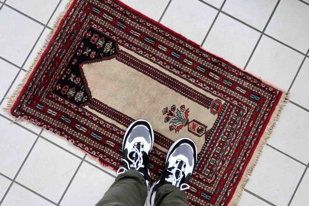 Handmade Vintage Pakistani Lahore Prayer Rug 1.9'x3', 60cmx93cm 1970s