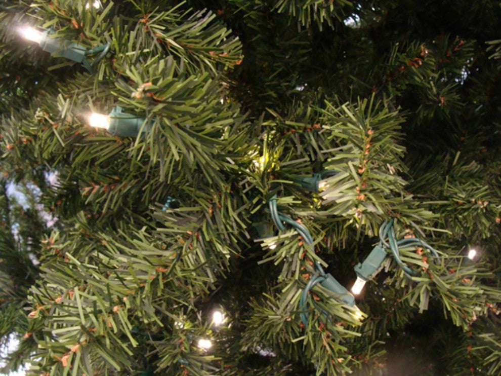 6' Pre-Lit Medium Canadian Pine Artificial Christmas Tree Candlelight, LED Light