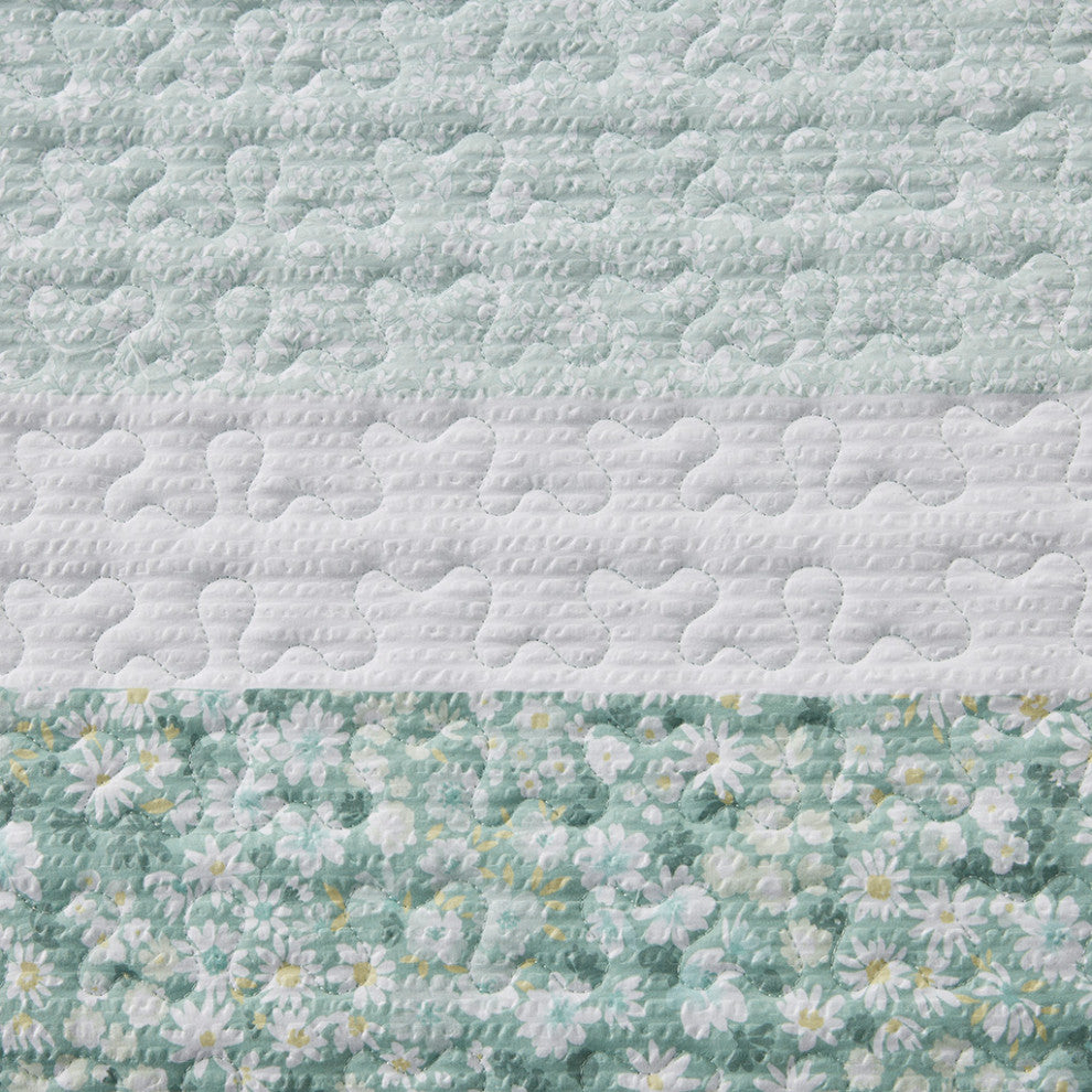 Madison Park Caralie 4 Piece Seersucker Quilt Set With Throw Pillow