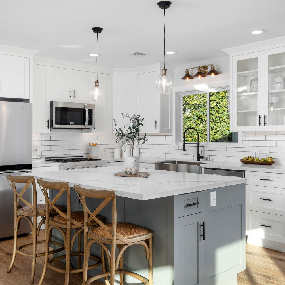 ZLINE Over the Range Convection Microwave in Stainless Steel with Modern Handle