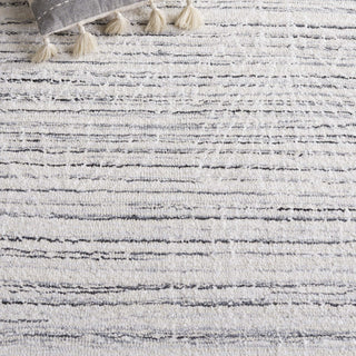 Safavieh Couture Ebony Collection EBN135 Rug, Grey/Ivory, 6' Round