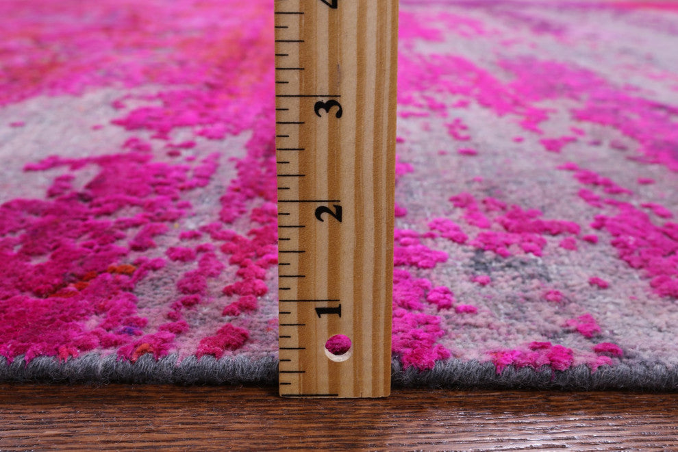 6' 4" X 9' 11" Hand-Knotted Wool and Silk Abstract Rug Q9062