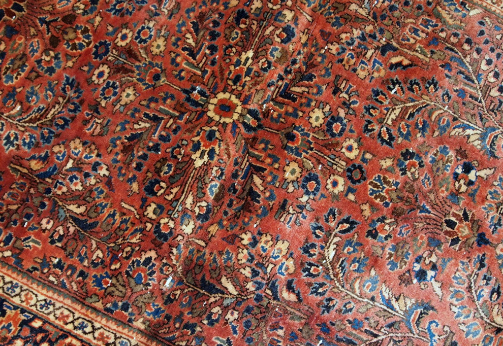 Handmade antique Persian Sarouk rug 3.5' x 5.3' (106cm x 161cm) 1920s